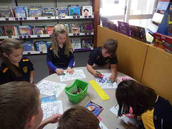 17-Children-colouring-in-the-Library-at-lunchtime.jpg